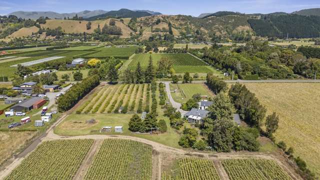 Versatile living and land on Paton Road