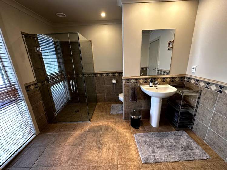 66 Shelter Drive Greenhithe_13