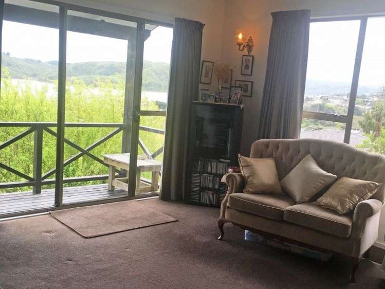 2/4 Kinloch Place Papakowhai_8