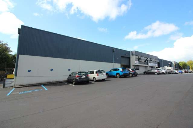 Highly functional office/warehouse