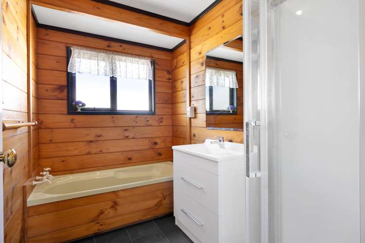 11 Heather Lea Hawera_18