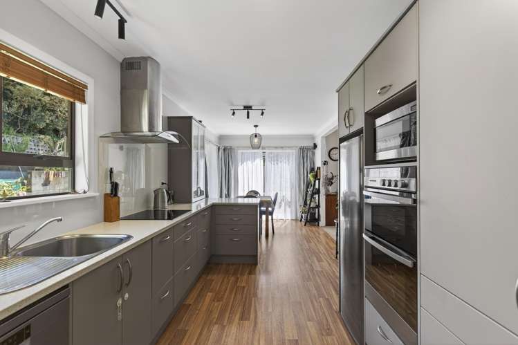 32 Beaumont Crescent Frankleigh Park_14