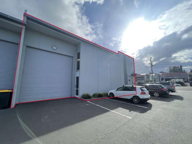 Modern road front industrial – 252sqm