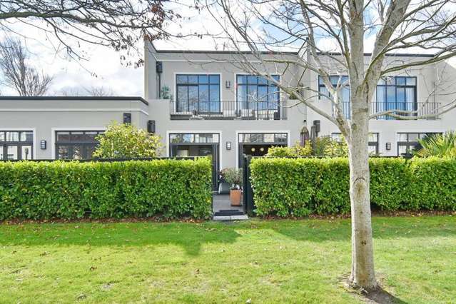 Magnificent Townhouse On Millcreek.