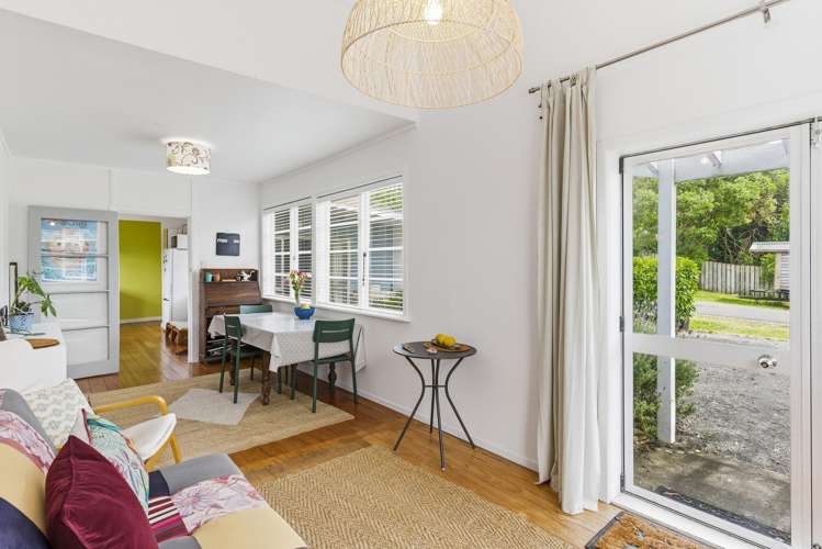 33 Forest Road Raumati South_13