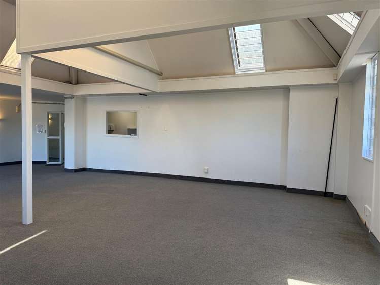 First Floor. Unit H, 31 Railway Avenue Alicetown_6