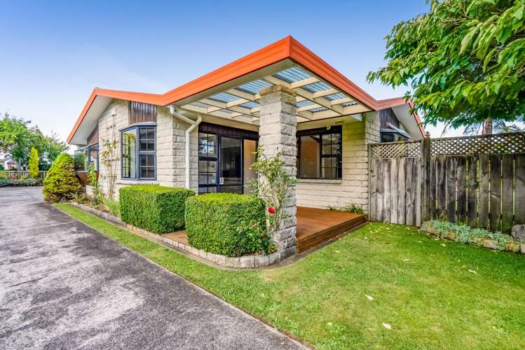 37 Pembroke Road East Stratford_34