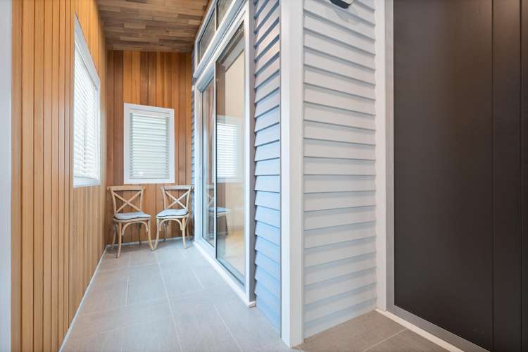 129 Riverpark Crescent Henderson_15