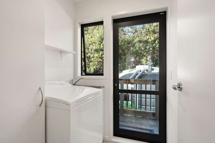 37 Seaview Road Cable Bay_21
