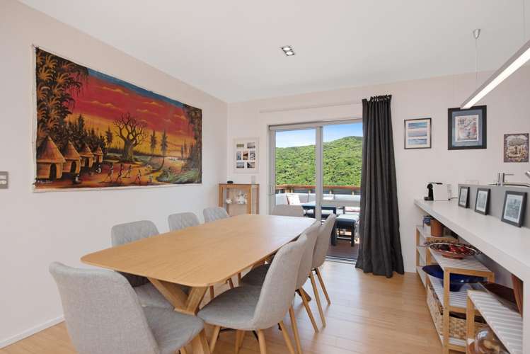 35 Saddleback Grove Karori_16