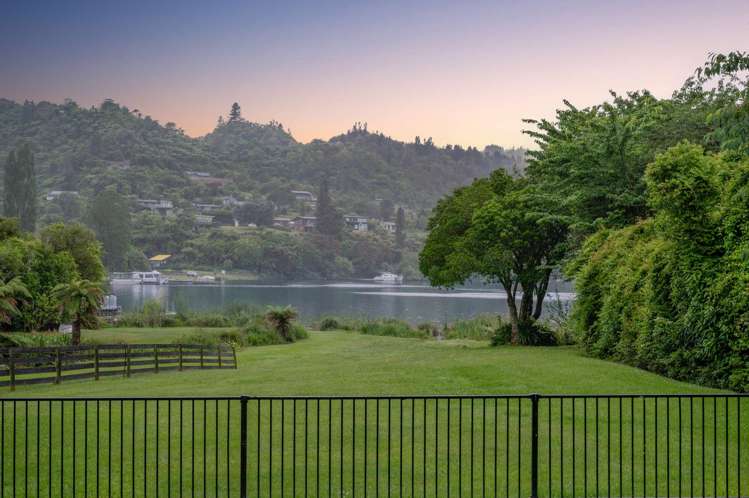 15 Alexander Road Lake Tarawera_16