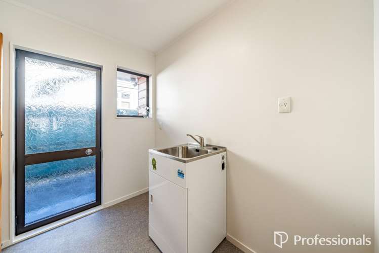 65 Totara Crescent Woburn_9