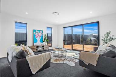 8 Frederick Busch Crescent_4