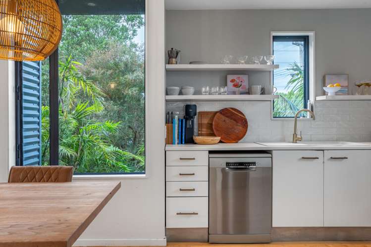 2 Te Makiri Road Onetangi_22