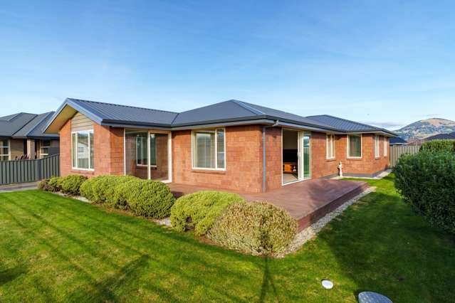 4 +2+2+2 = a fantastic family home