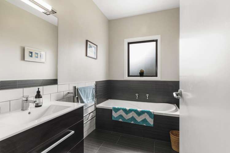 8 Carmichael Street Johnsonville_7