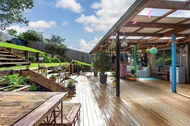 4 Bed + 1 Bed Studio with Uninterrupted Views!