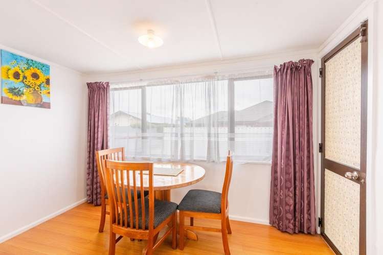 2 Howard Road Taradale_5