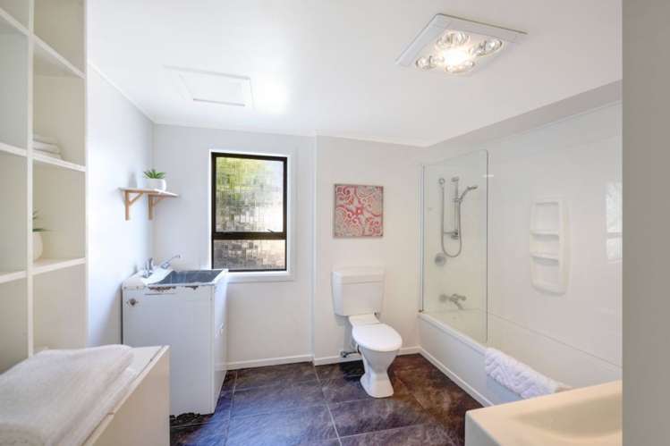 6 Rennie Street Green Island_32