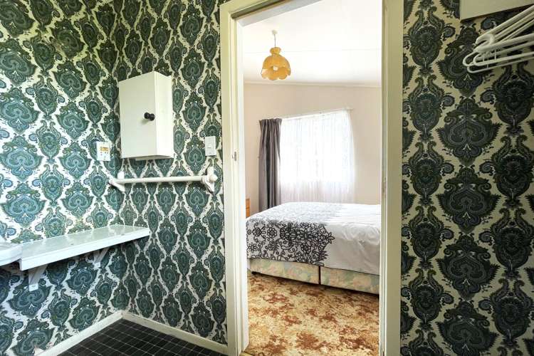 15 Esplanade Marokopa_13