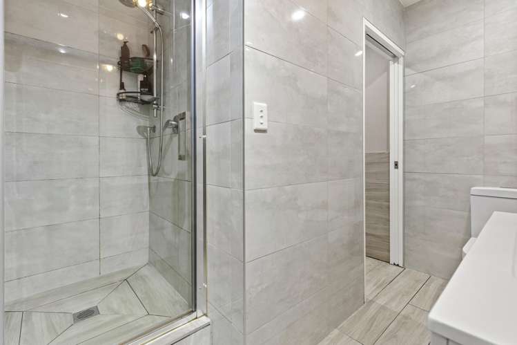 2/2 Forsythe Place Massey_9