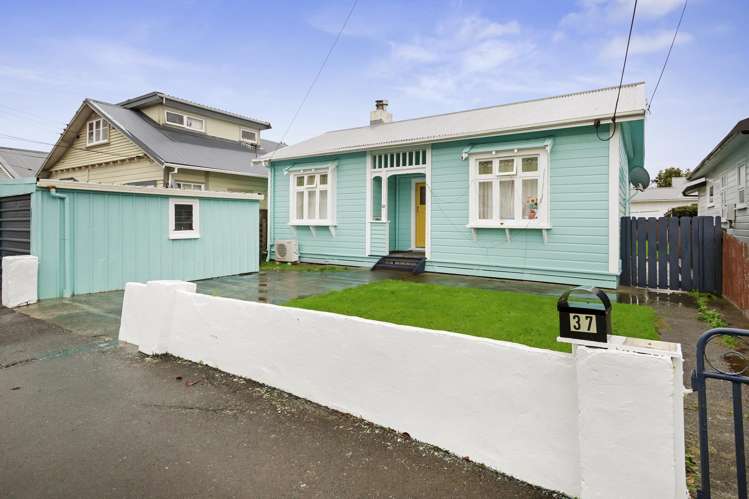 37 Plunket Ave_0
