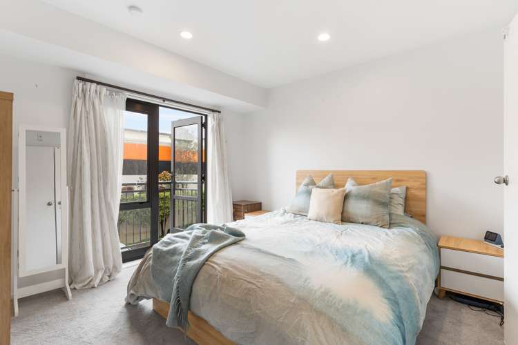 1q/10 Crown Lynn Place New Lynn_6