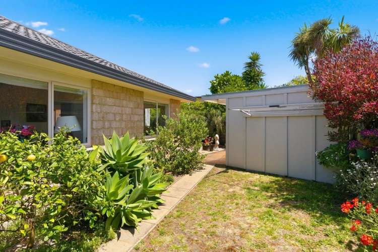 10 Barrett Drive Waikanae Beach_12