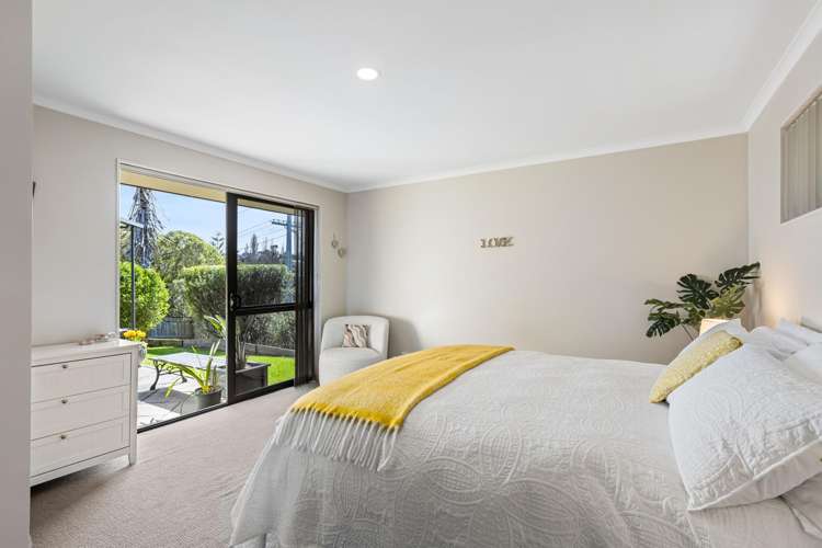 40 Rivervale Grove Stanmore Bay_12