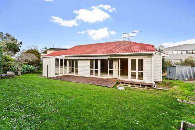 2/2 East Coast Road Milford_1