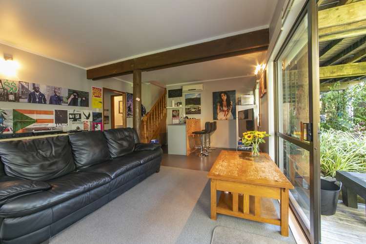 8 Kaurimu Rise Titirangi_11