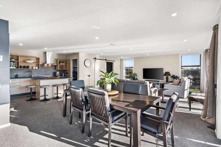 37 Vernon Drive Lincoln_5