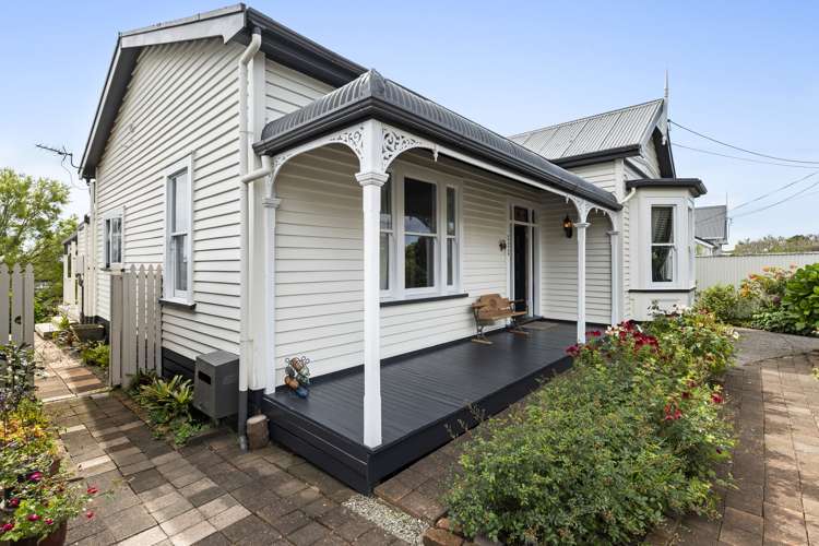 132 Tukapa Street Westown_34