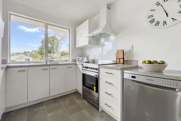 12a Maywood Crescent Glen Eden_5