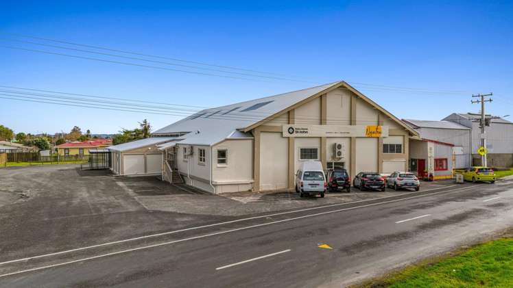 21 River Road Ngatea_18