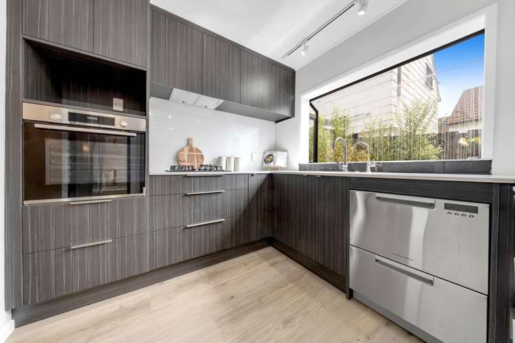 2/31 Challen Close Conifer Grove_6