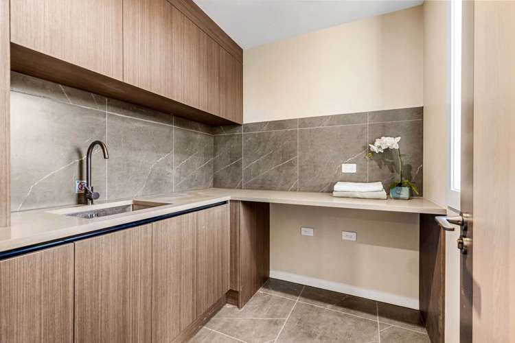 9C Olwyn Place Greenhithe_41