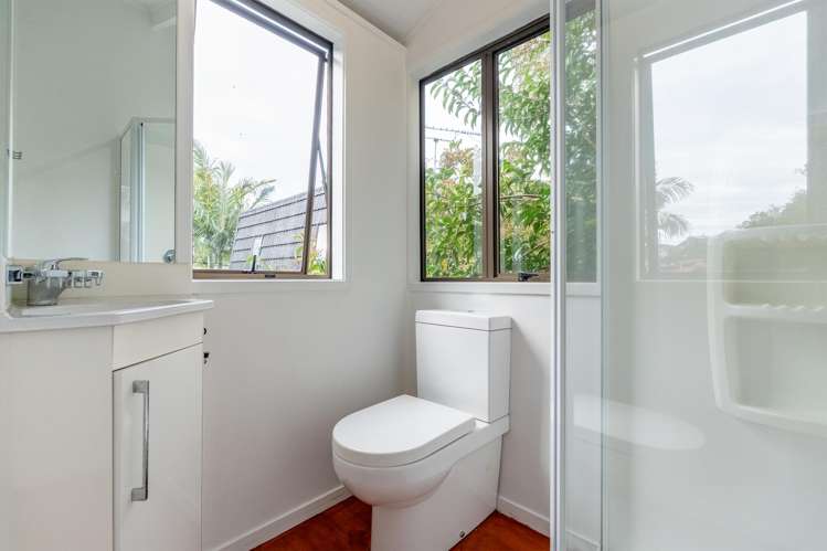 2/24 Wisteria Way Mairangi Bay_16