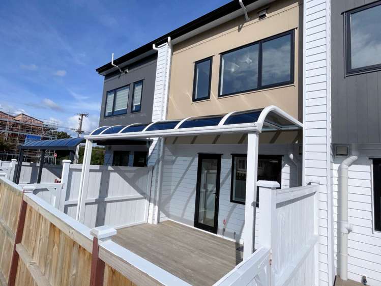 2/57 Aranui Road Mount Wellington_13