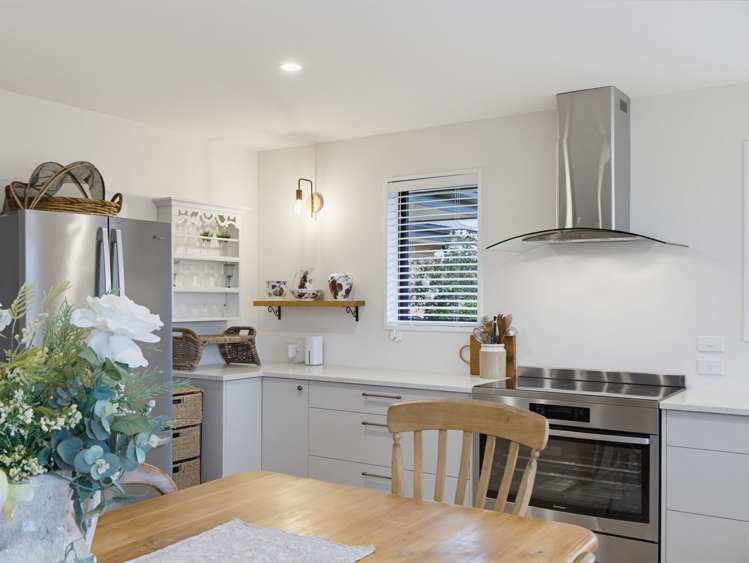 3/2 Loe Place Amberley_6