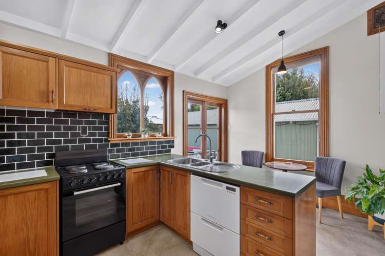 302 Lyndon Road West_5
