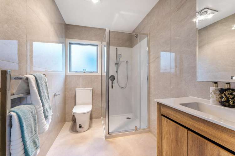 2/10 Windsor Place Windsor Park_17