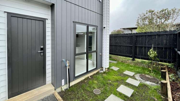 9/8 Rosier Road 1665_9