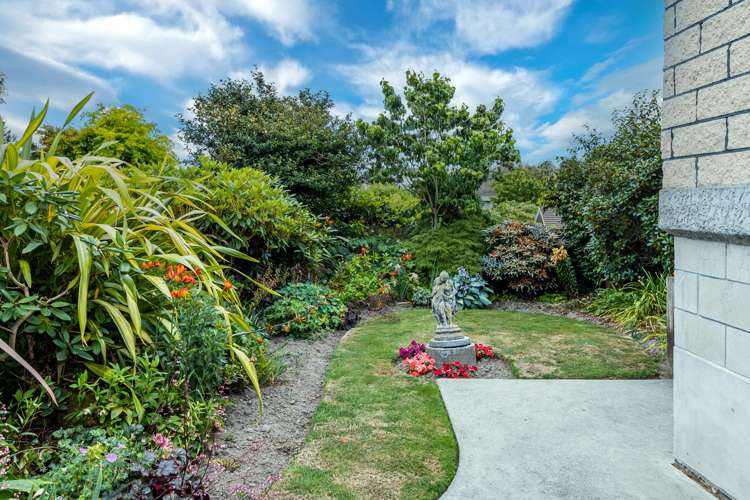 2/7 Waipori Place Glenwood_21