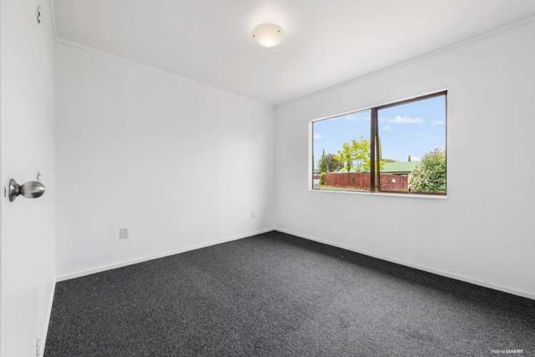 4/121 Bruce Mclaren Road Henderson_12