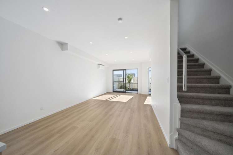 10-12 Clendon Place Manurewa_33