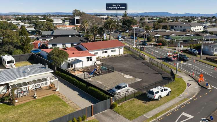64 Girven Road_3