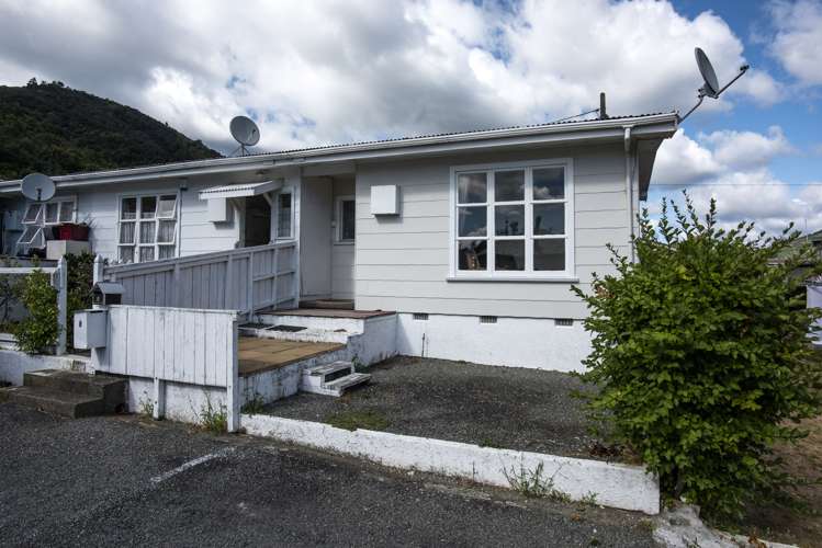 9/93 Waikawa Road Picton_6