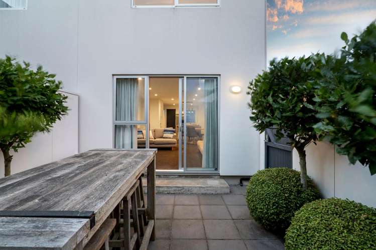 8/46 Andover Street Merivale_23