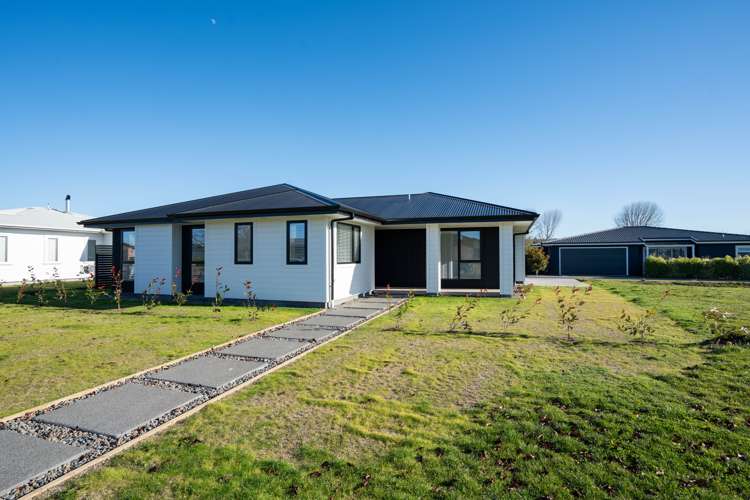 16 Maison Way Rangatira Park_14